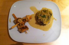 Brochettes médaillon de lotte au citron vert, accompagnées d'une fondue de poireaux